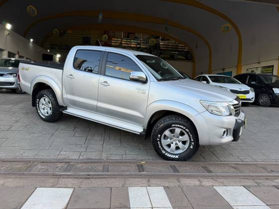 TOYOTA HILUX 2.7 SRV 4X4 CD 16V FLEX 4P AUTOMÁTICO TOYOTA HILUX 2.7 SRV 4X4 CD 16V FLEX 4P AUTOMÁTICO